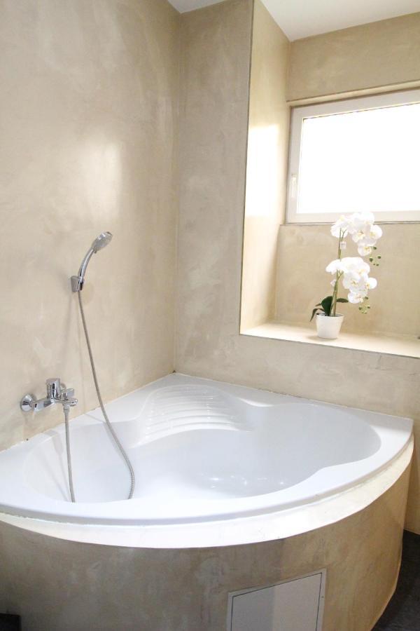 Private Double Bedroom Rf2 Wina Bagian luar foto