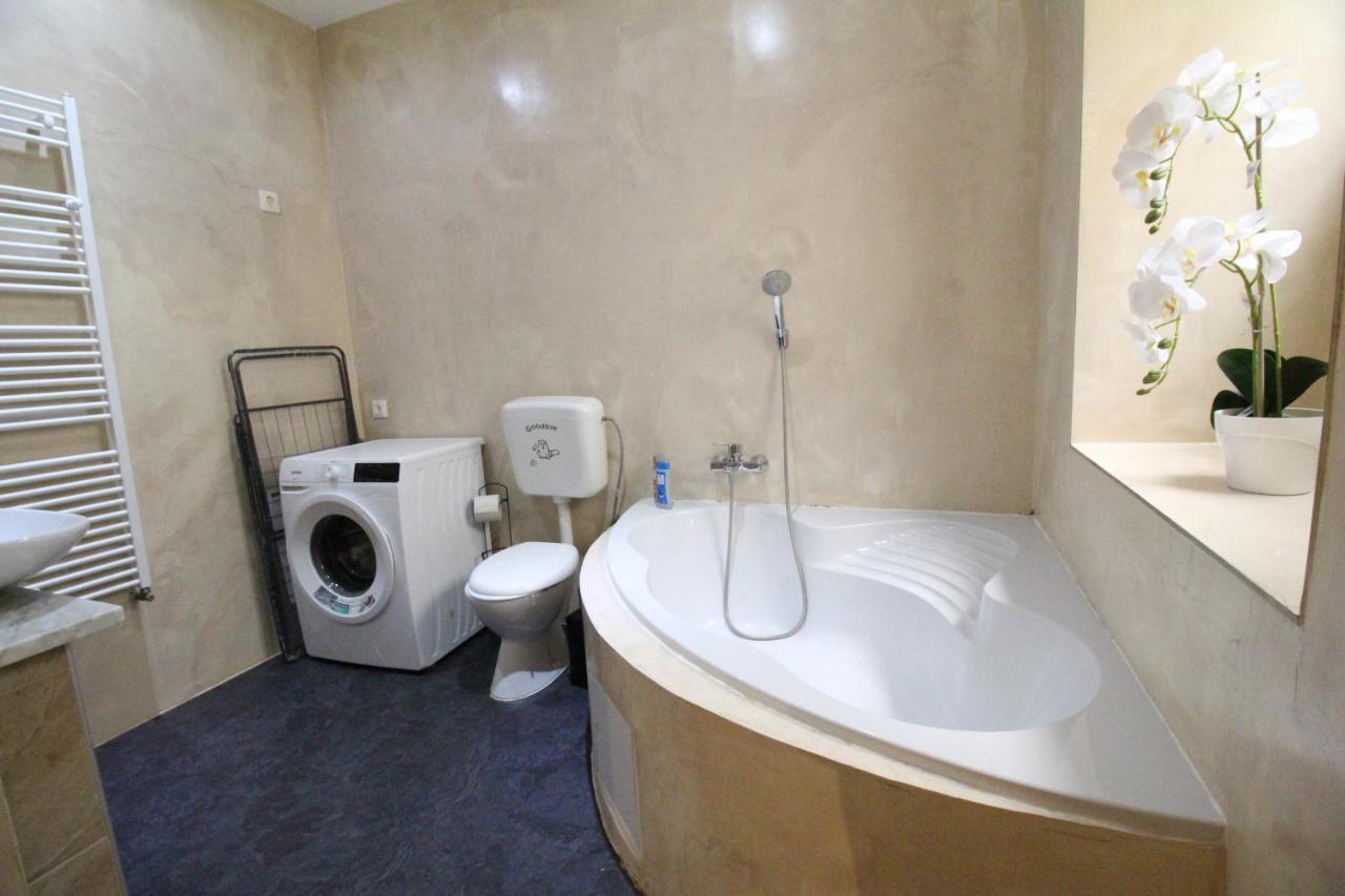 Private Double Bedroom Rf2 Wina Bagian luar foto